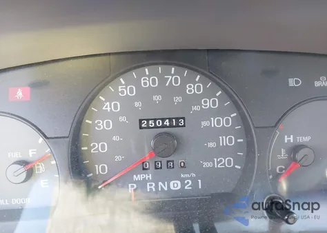 2001 Mercury Grand Marquis Gs z USA, uszkodzony, nr VIN 2MEFM74WX1X634455